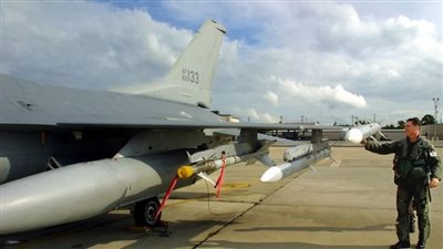 الجيش الأمريكي يفكك مقاتلات قديمة من 