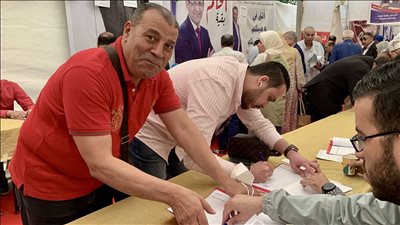 عصام كامل يسجل في كشوف عمومية الصحفيين (فيديو وصور)