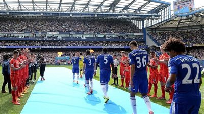 تشيلسي ينظم ممرا شرفيا لليفربول بعد التتويج بالدوري الإنجليزي 