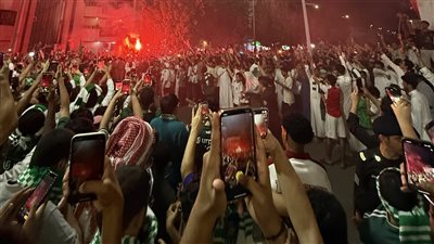 بالألعاب النارية والغناء، جماهير أهلي جدة تؤازر لاعبيها قبل مواجهة كاواساكي بنهائي أبطال آسيا