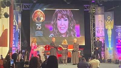 لوسي أثناء تكريمها بـ الكاثوليكي: 