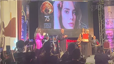 تكريم إيمان العاصي وطه دسوقي وهاجر السراج بمهرجان المركز الكاثوليكي (صور)