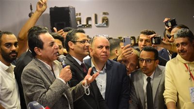 شاهد، رد فعل خالد البلشي بعد إعلان فوزه نقيبا للصحفيين لدورة ثانية 