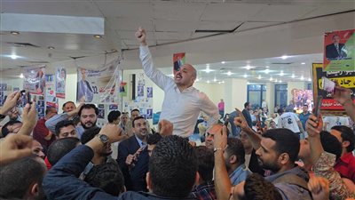 احتفالات صاخبة لأنصار المرشحين الفائزين بانتخابات نقابة الصحفيين (فيديو وصور)