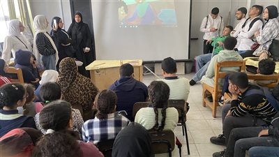 رئيس جامعة قناة السويس يشيد بمشروعات تخرج طلاب كلية التمريض (صور) 