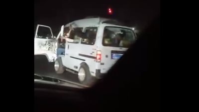 سائق ميكروباص يترنح وبلطجية بـ