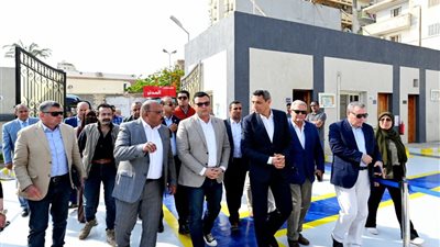 وزير الإسكان ومحافظ السويس يتفقدان محطتي رفع صرف صحى بحي السويس