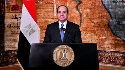 السيسي للعمال: جهودكم امتدت إلى بناء قلاع صناعية وإقامة مدن جديدة وتعزيز بنية تحتية قوية