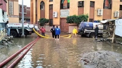  سحب تراكمات الأمطار من شوارع دمياط ورفع درجة الاستعداد لمواجهة تقلبات الجو