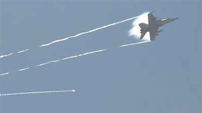 تحطم طائرة فوق منازل في سيمي فالي بولاية كاليفورنيا الأمريكية