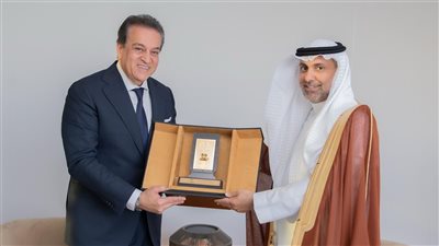 وزير الصحة يوقع مذكرة تفاهم مع نظيره السعودي للتعاون في عدد من المجالات الصحية 