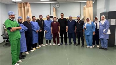 قصص نجاح الفرق الطبية بمستشفيات الصحة.. استخراج عملة معدنية من مريء طفلة بمستشفى 15 مايو.. إنقاذ شاب من طعنة بسكين في العنق.. ومسن يتخلص من ورم وزنه 7 كجم