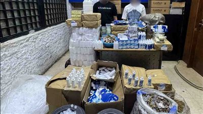 ضبط مصنع غير مرخص لتصنيع محلول عدسات لاصقة في دار السلام 