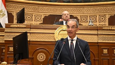 وزير الاتصالات يكشف مخاطر الأمن السيبراني أمام الشيوخ