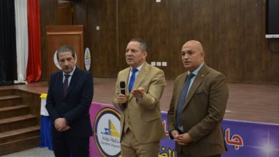 رئيس جامعة دمياط يشهد ندوة 