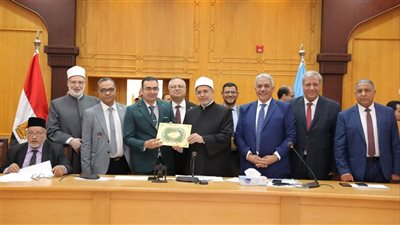 جامعة الأزهر تكرم عددًا من الأطباء والمشاركات في برنامج صناعة القيادات النسائية