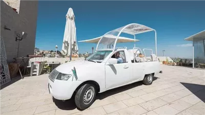 تنفيذا لوصيته، قصة سيارة بابا الفاتيكان التي تحولت لعيادة طبية لأطفال غزة (صور)