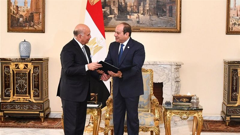السيسي خلال تسلم