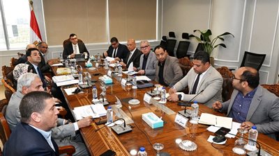 وزير الإسكان يتابع تنفيذ المرحلة الثانية لمحطة تنقية مياه الشرب بـ 6 أكتوبر