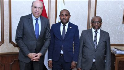 الحفني: نقل الخبرات المصرية إلى جزر القمر يعكس عمق العلاقات ويعزز التعاون الإفريقي في الطيران