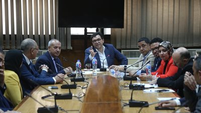 رقمنة 3 ملايين محتوى، وزير الثقافة يتابع مشروعات التطوير مع قيادات دار الكتب