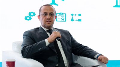 عرب: تطوير بنية تحتية ذكية ومستدامة للمطارات المصرية