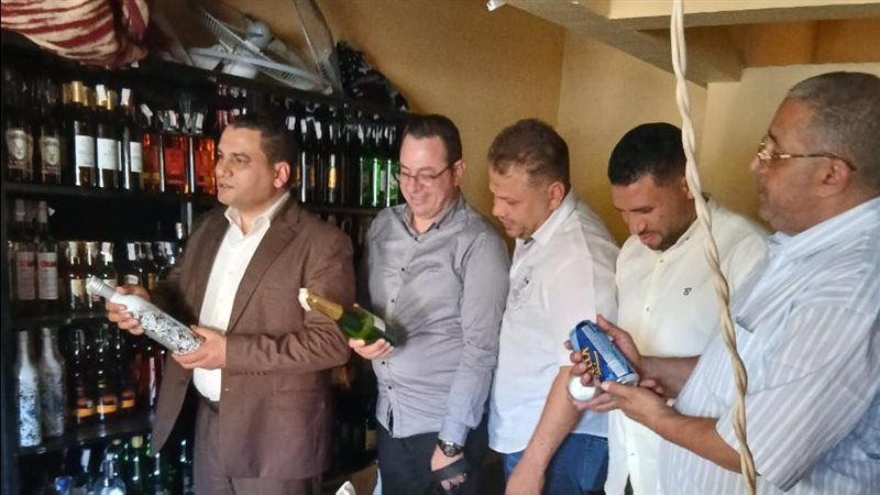 ضبط زجاجات الخمور