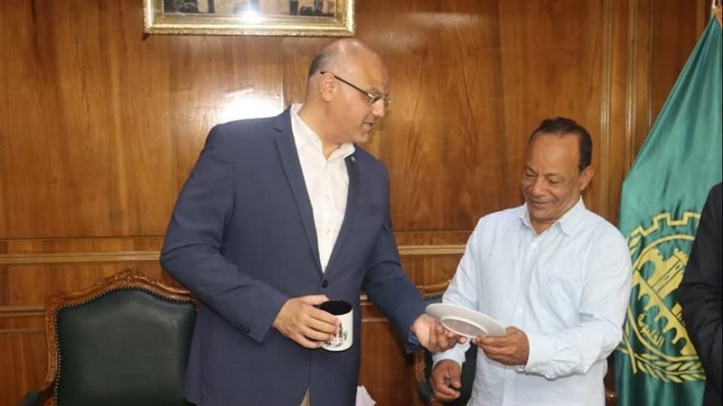 محافظ القليوبية يكرم