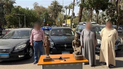 الشرطة تحبط محاولة نصب وبيع تماثيل مزيفة في القاهرة 