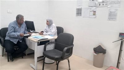 مرور مفاجئ لرئيس مركز قوص على الوحدات الصحية (صور)