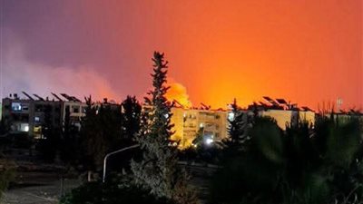 مش غارة إسرائيلية، أسباب انفجارات واشتعال النيران بمدينة حلب السورية (فيديو)