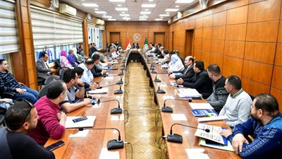 محافظ الدقهلية يبحث منح حق الانتفاع بـ13 قطعة أرض كفرص استثمارية بمدينة جمصة (صور)