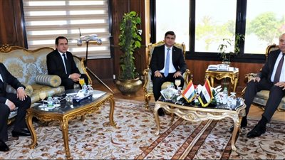 وزير الطيران يبحث مع سفير طاجيكستان فرص التوسع في الربط الجوي بين البلدين