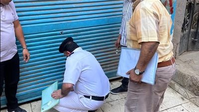 غلق ورشة مخالفة تسببت في إزعاج السكان بالعمرانية (صور)