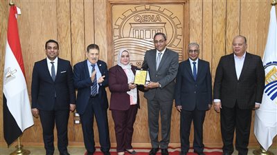 محافظ قنا يشارك في احتفالية عيد العمال ويشيد بدورهم في بناء الوطن (صور)