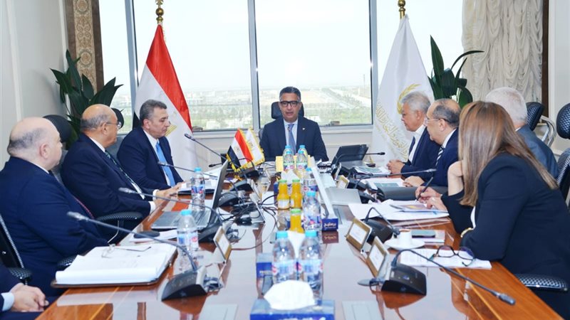 الدكتور شريف فاروق