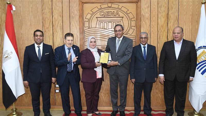 محافظ قنا،فيتو