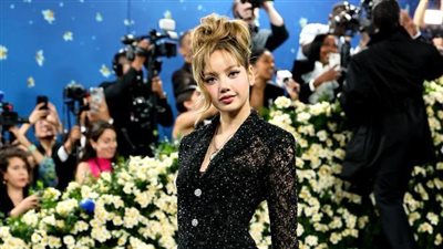 ليسا تثير الجدل بسبب ملابسها في حفل الـ MET Gala