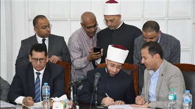 لتلبية مطالب المواطنين، وزير الأوقاف يستقبل أعضاء مجلس النواب 