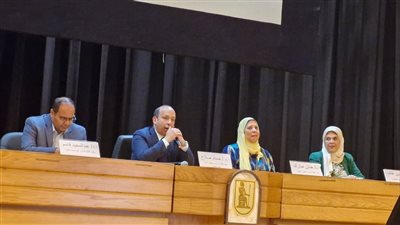 طلاب قصر العيني ينظمون حملة توعوية بخطورة حوادث الطرق والإدمان والوجبات السريعة