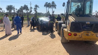 إصابة شاب في انقلاب سيارة داخل ترعة بقنا