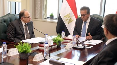 وزير الصحة يبحث ضمان استدامة الموارد المالية لصندوق مواجهة الطوارئ الطبية