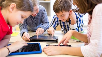 أبرز وقائع الاعتداء على التلاميذ في المدارس.. استبعاد معلم بعد إصابة طفلة.. مدرسة تضرب طالب مصاب بالسكر وتمنعه من دخول الحمام.. ومحاولة تحرش بالمرج 