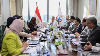  وزير الصحة يناقش مشروع موازنة الوزارة للعام المالي 2026/2025 تمهيدًا لعرضه على النواب