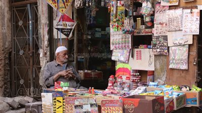 من الستينات وحتى اليوم، كشك الدرب الأحمر شاهد على أجيال ومراحل زمنية (فيديو وصور)