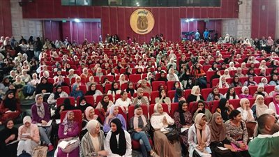 إقبال طلاب الثانوية العامة على محاضرات المراجعة النهائية المجانية في الأقصر (صور) 