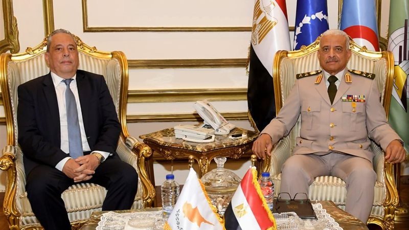 وزير الدفاع والإنتاج