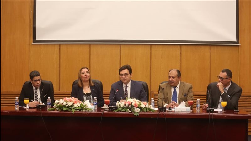 وزير الثقافة يجتمع