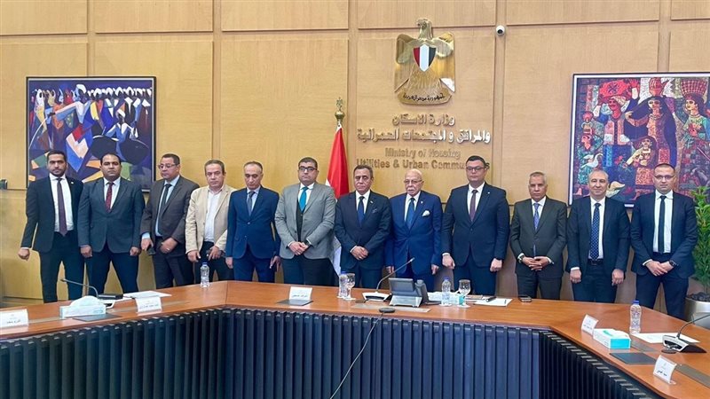 وزير الاسكان خلال