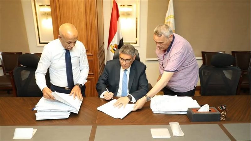 محافظ الجيزة خلال